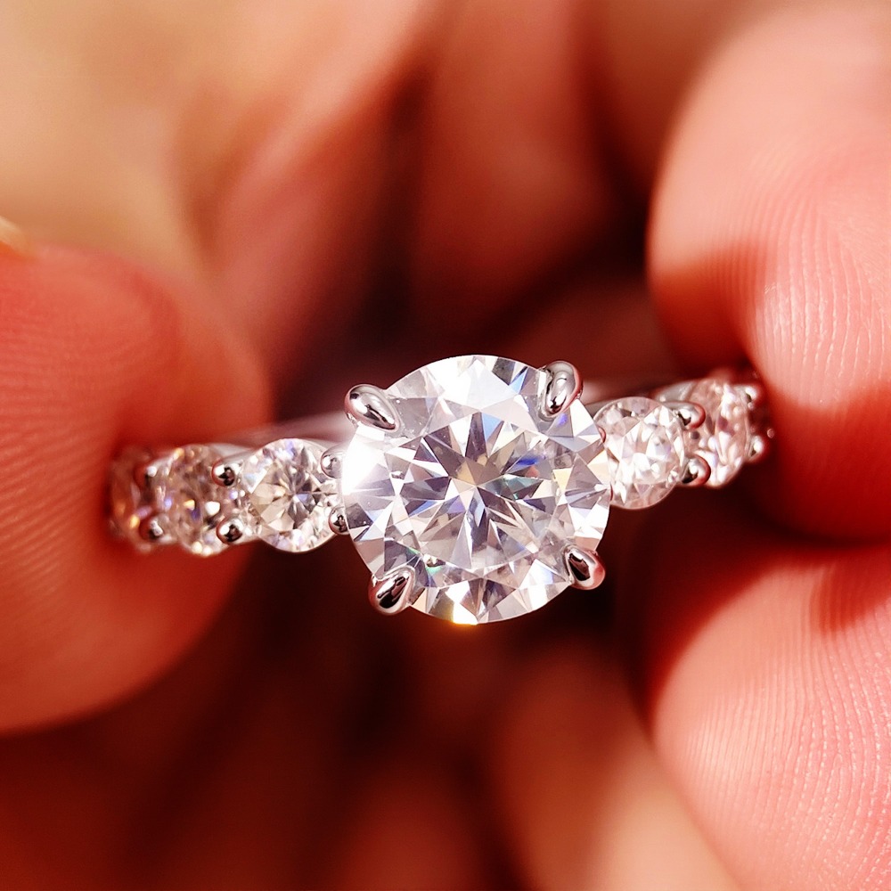 여성용 2캐럿 풀 모이사나이트 약혼 반지 D 컬러 VV - Moissanite Engagement Ring 2 Carat D Vvs1 리뷰 및 가격