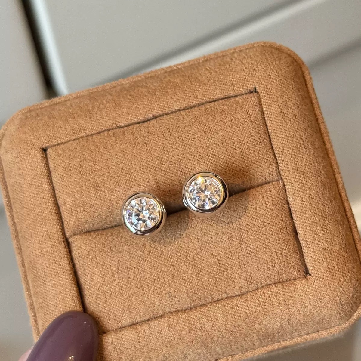 여성을 위한 1캐럿 모이사나이트 스터드 귀걸이, 베젤  - Moissanite Stud Earrings Round Cut 1Ct 리뷰 및 가격