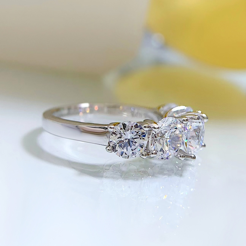 Lnkry 3.6CTTW 여성용 모이사나이트 다이아몬드 - Lab Grown Diamond Ring 14K Gold 리뷰 및 가격